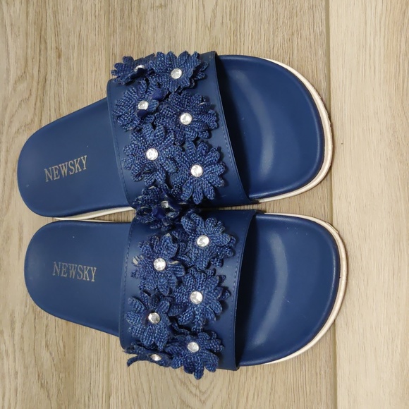 Adorable Blue Slides, Size 8-9 - Picture 1 of 9
